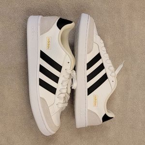 Men's Adidas Grand Court SE (SIZE 9)